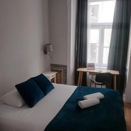 番基洛斯1号美好住宿公寓 4*