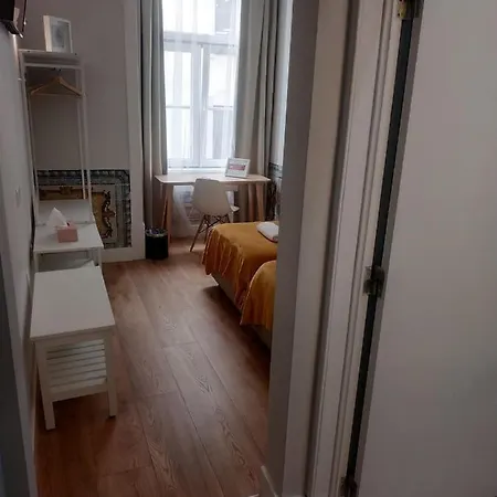 番基洛斯1号美好住宿公寓 4*