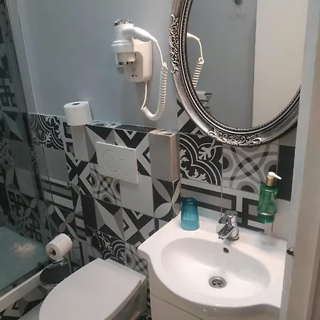 番基洛斯1号美好住宿公寓 4*