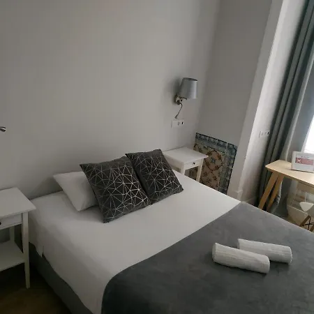 番基洛斯1号美好住宿公寓 4*