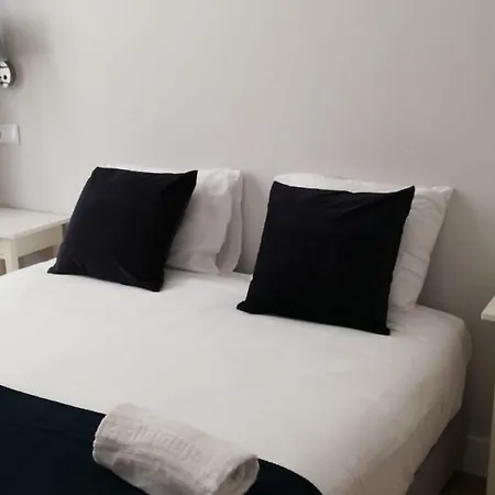 番基洛斯1号美好住宿公寓 4*